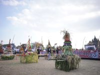 Kirab Gunungan ,Ramaikan Festival Candi Kembar ke-5 di Desa Bugisan