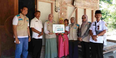 Berbagi Kasih Menyambut HLN Ke-79, PLN UP3 Klaten Sukseskan Program Light Up The Dream PLN Kepada Masyarakat Kurang Mampu Di Desa Weru