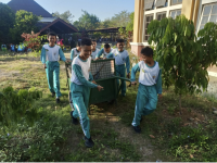 SMP N 2 Klaten Peringati Hari Peduli Sampah Nasional Dengan Membersihkan Sekolah